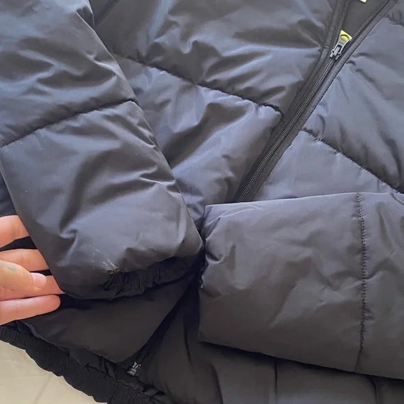 Vans Hooded Winter Puffer Coat in Black - Picture 4 of 6